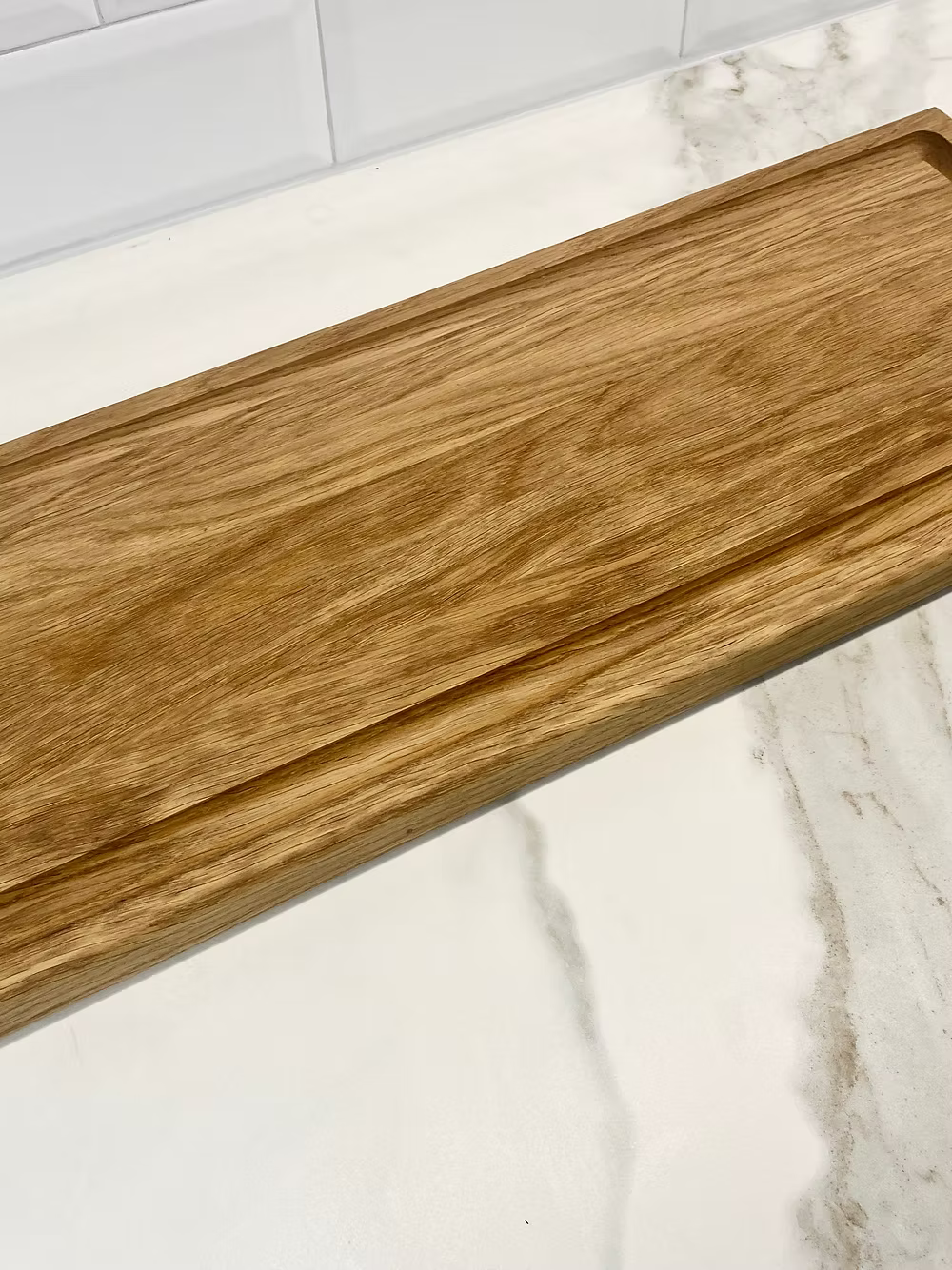 Board made of solid oak in dark or natural with sap groove
