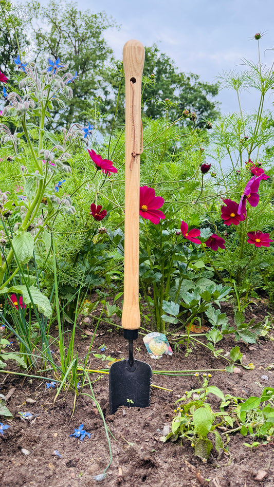 Krumpholz planting trowel with root saw & long ash knob handle