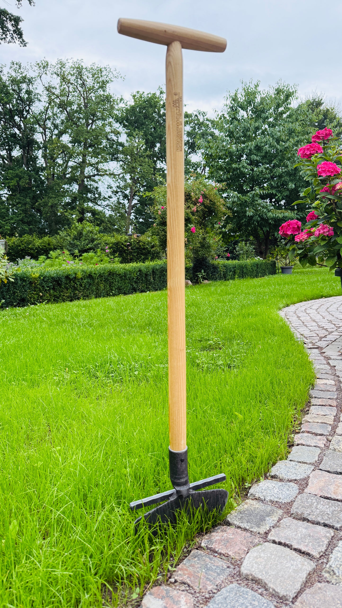 Krumpholz lawn edge trimmer with ash T-handle