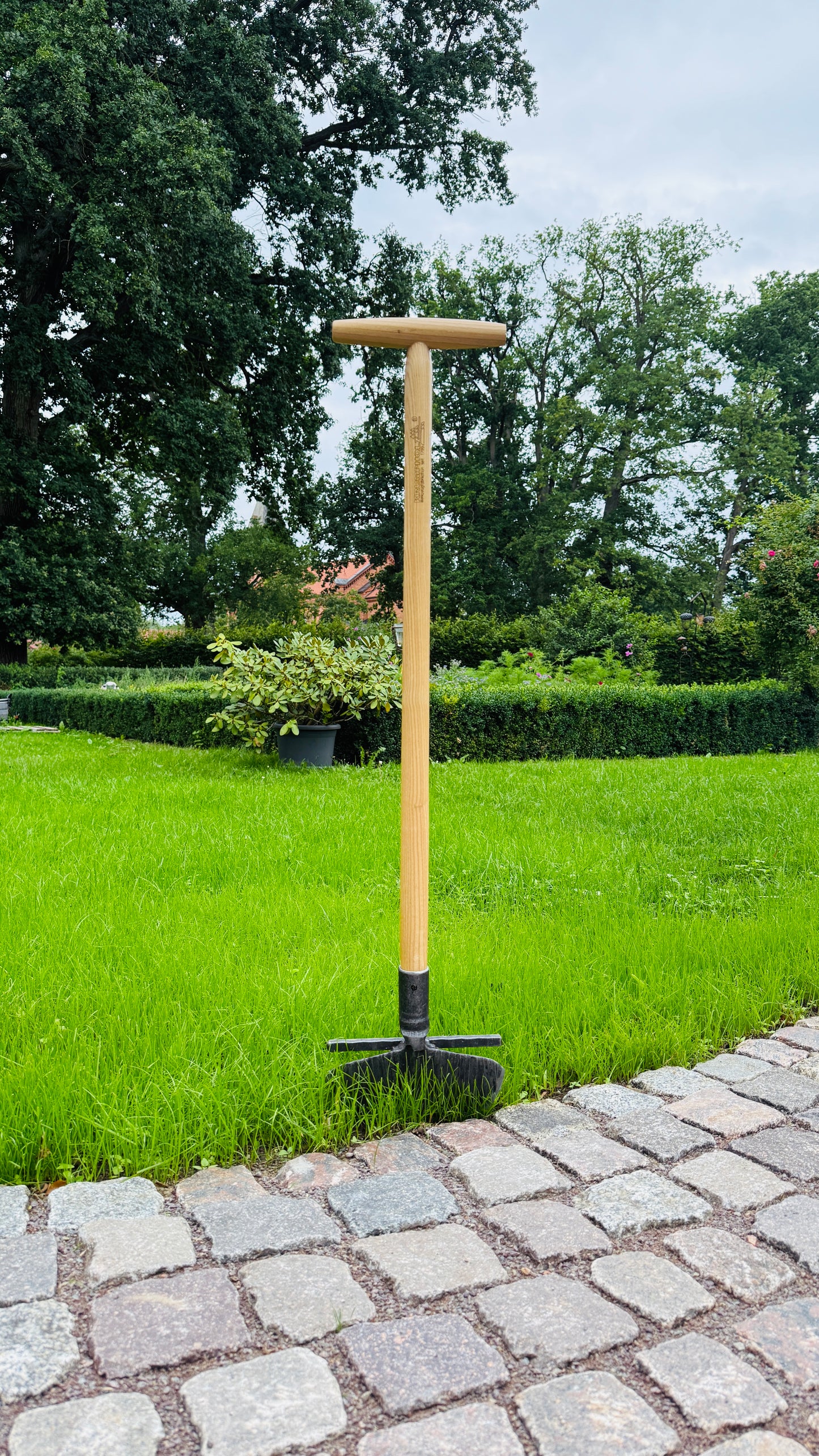 Krumpholz Rasenkantenschneider mit Eschen-T-Stiel