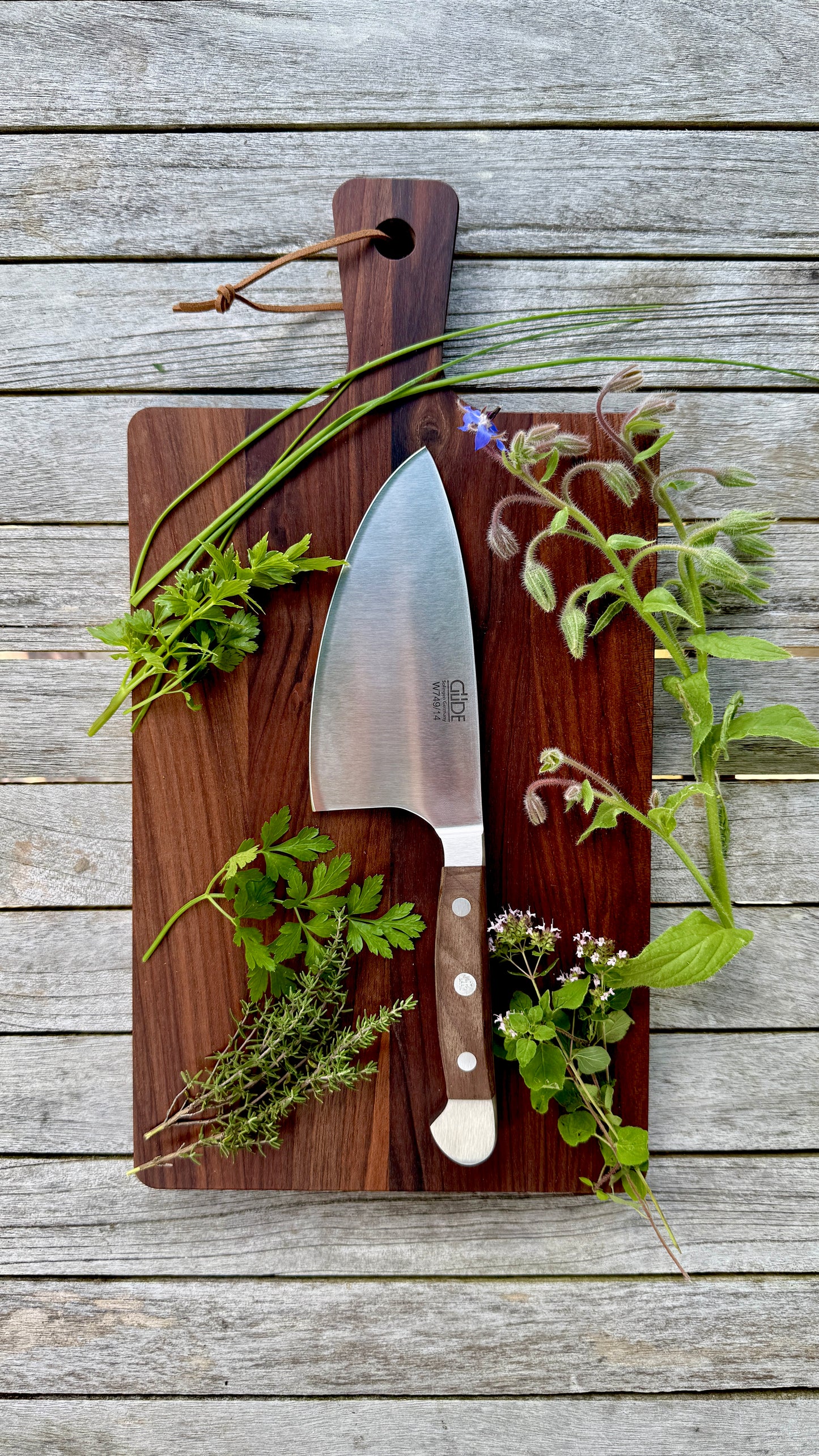 Geschenkset - Güde Kräutermesser Shark – Alpha Walnuss & Walnuss-/Buchenholzbrett