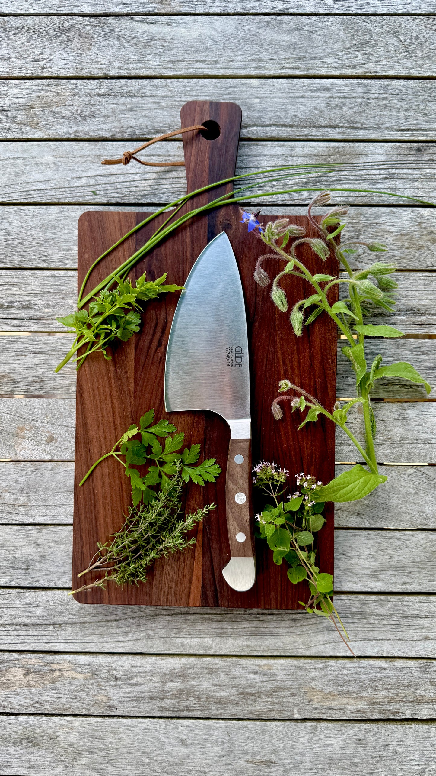 Geschenkset - Güde Kräutermesser Shark – Alpha Walnuss & Walnuss-/Buchenholzbrett