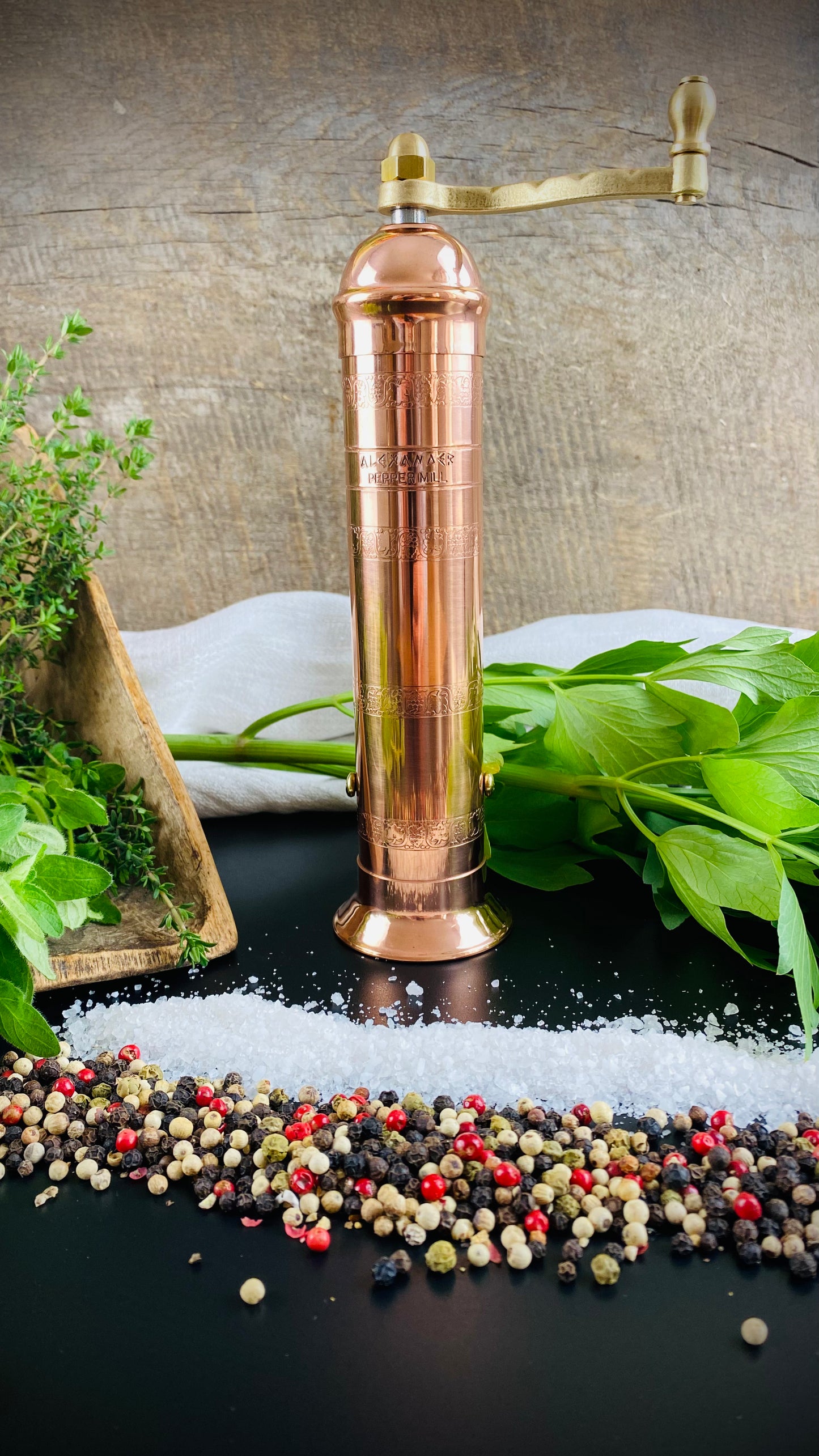 Metal spice mill in copper for salt, pepper, spices