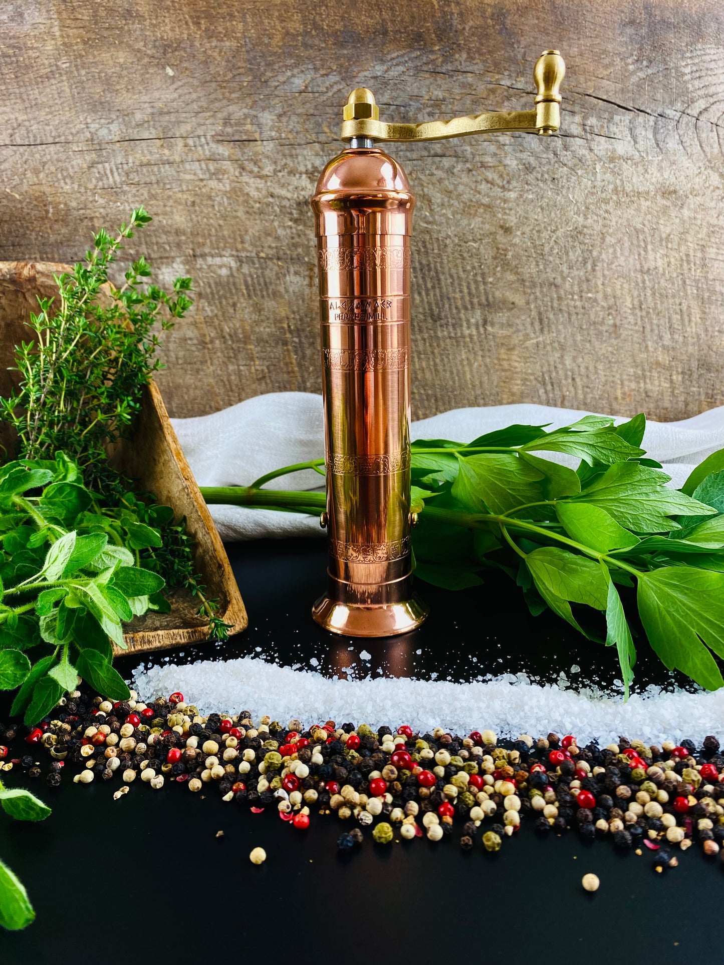 Metal spice mill in copper for salt, pepper, spices