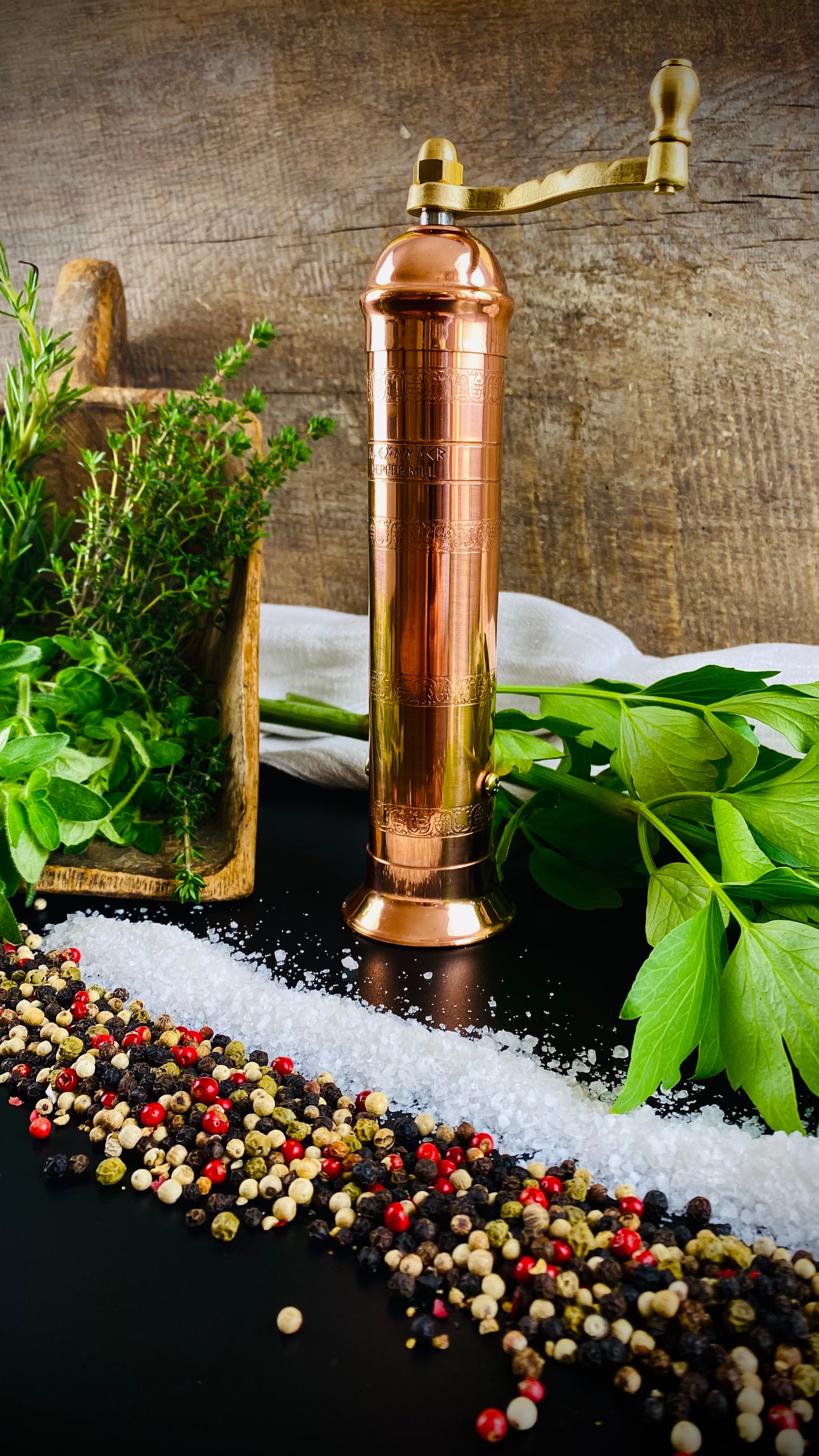 Metal spice mill in copper for salt, pepper, spices