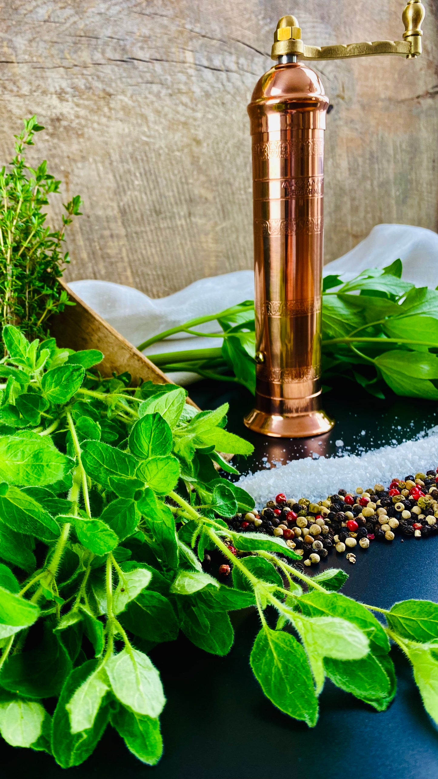 Metal spice mill in copper for salt, pepper, spices
