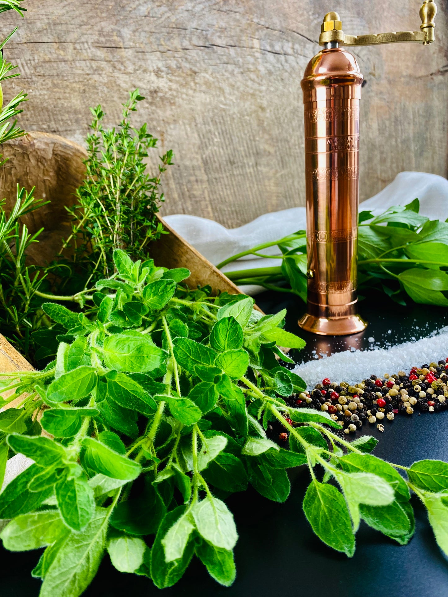 Metal spice mill in copper for salt, pepper, spices
