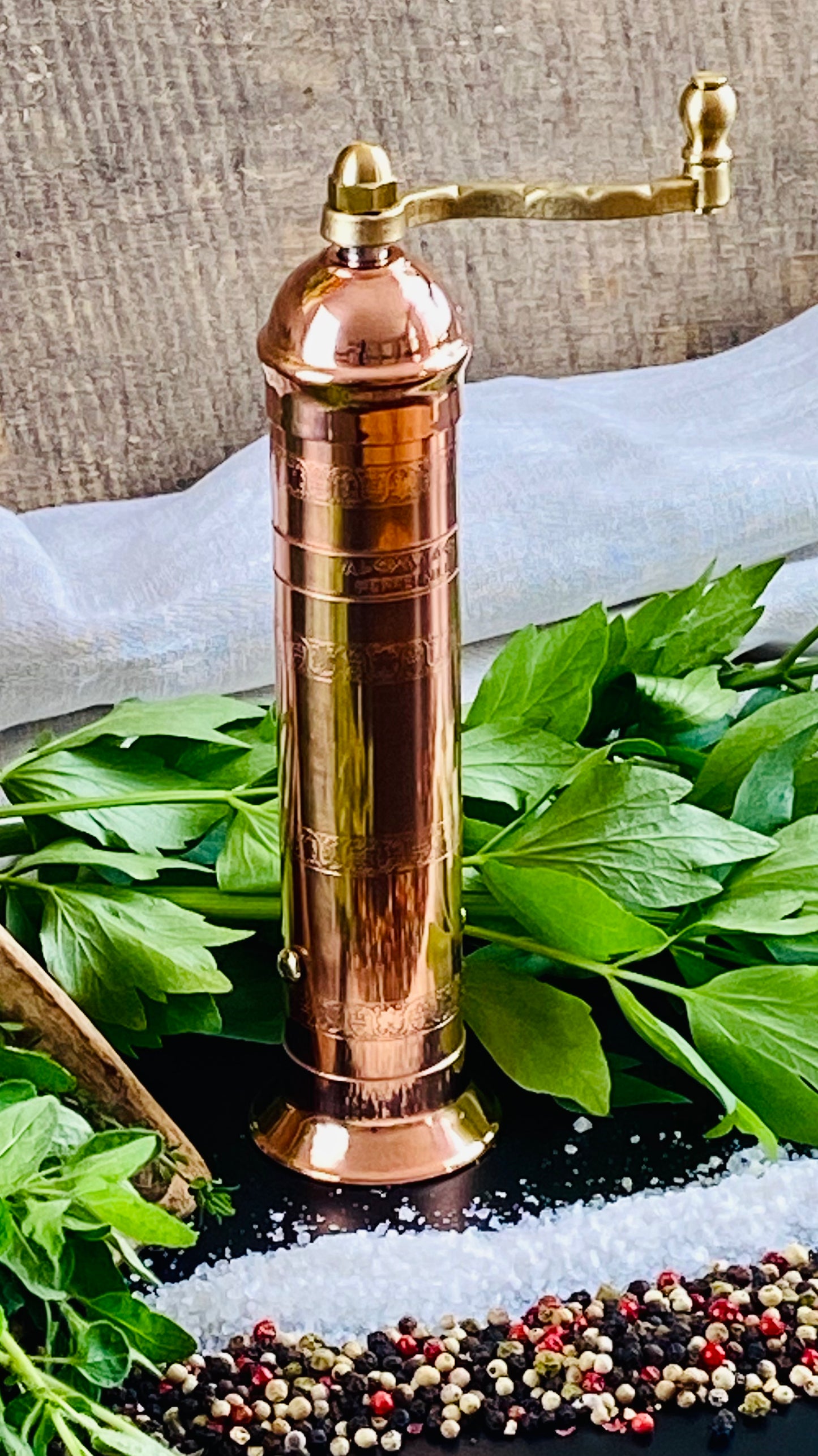 Metal spice mill in copper for salt, pepper, spices