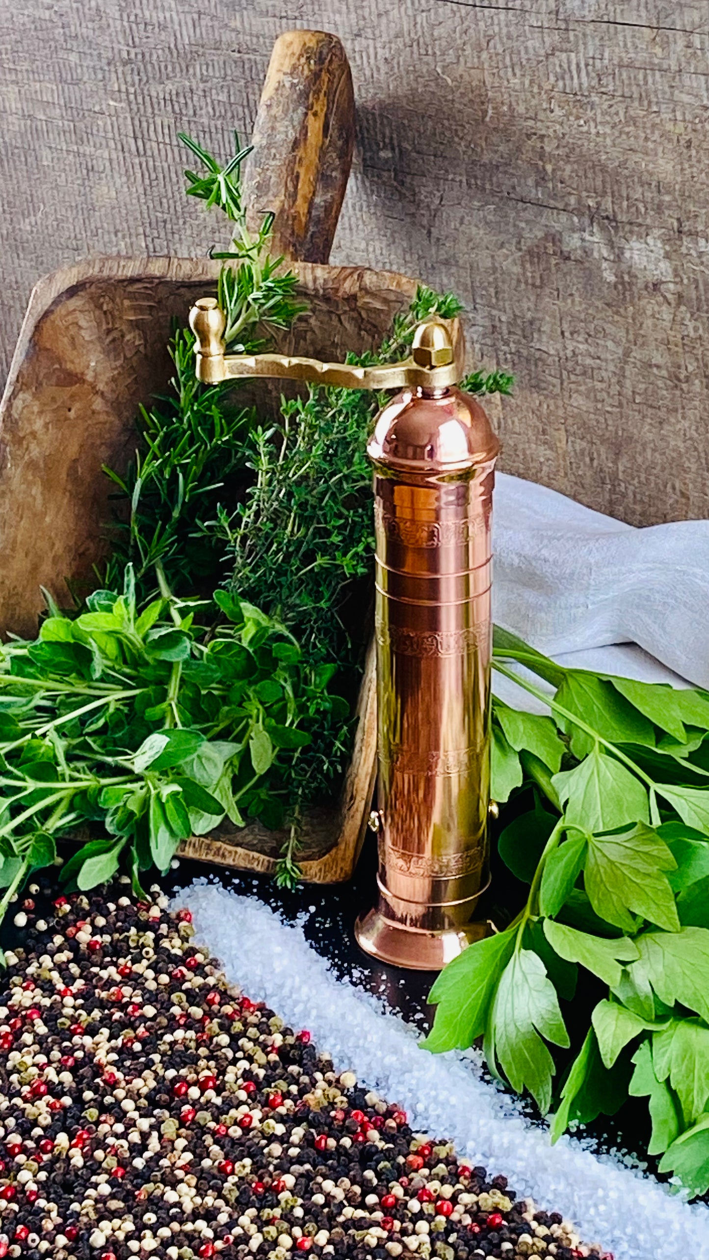 Metal spice mill in copper for salt, pepper, spices