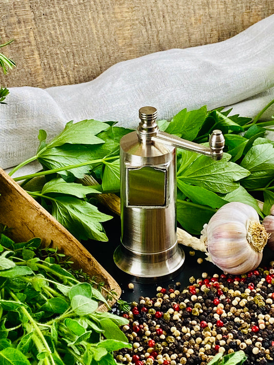 Pepper mill made of solid metal matt
