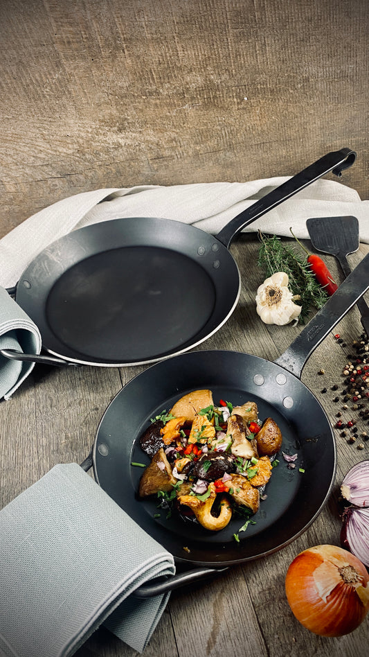 Iron pans set of 2 with counter handle & hand-forged iron handle & 2 linen cloths