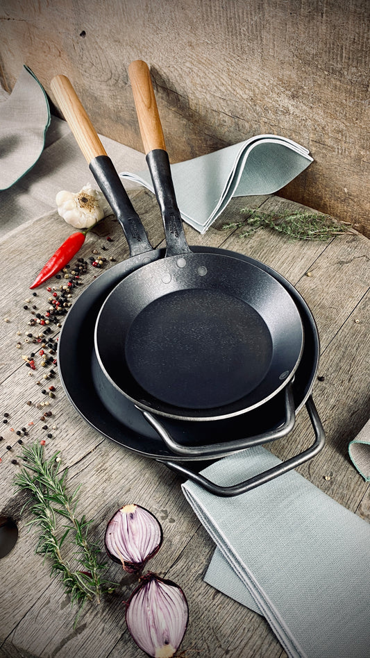 Iron pans set of 2 with handle & hand-forged wooden handle & 2 linen cloths