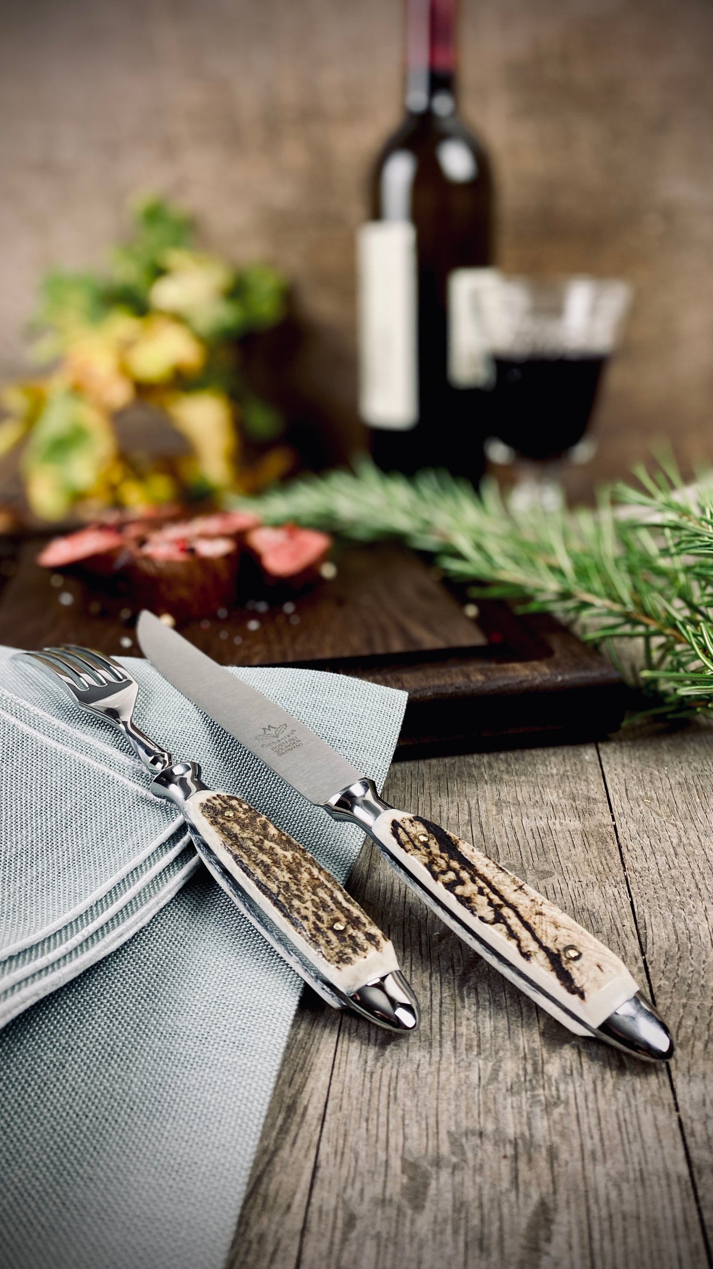 Geschenk-Set Steakbrett & Eichenlaub Steakbesteck mit echtem Hirschhorn