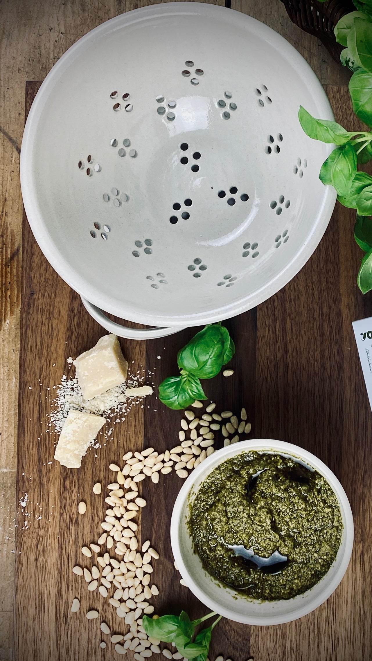Sieb handgetöpfert mit Unterteller aus dem Atelier Andrea