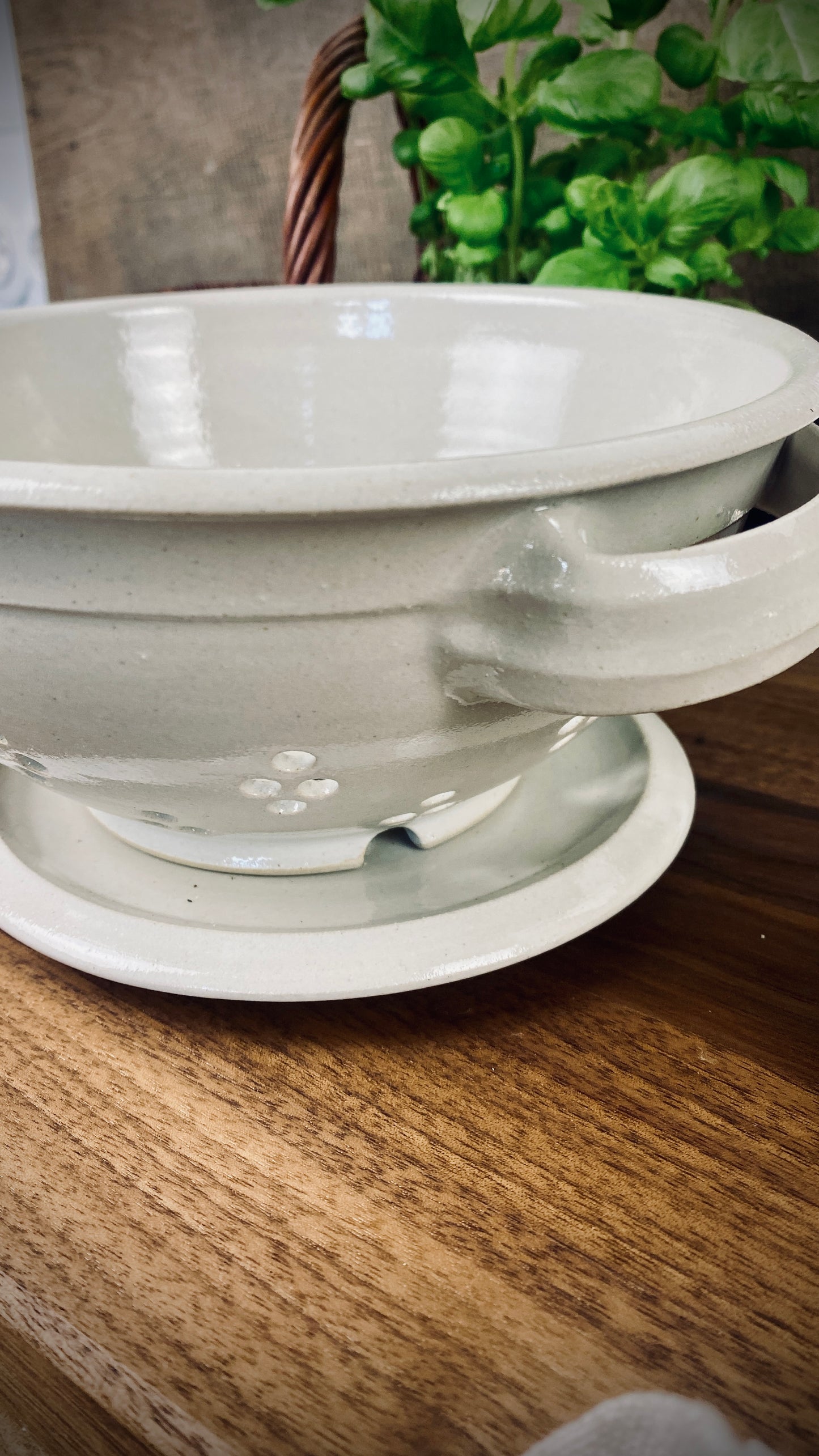 Sieve hand-made with saucer from the Atelier Andrea