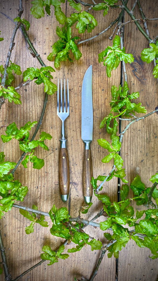 Oak leaf steak cutlery with real dark oak