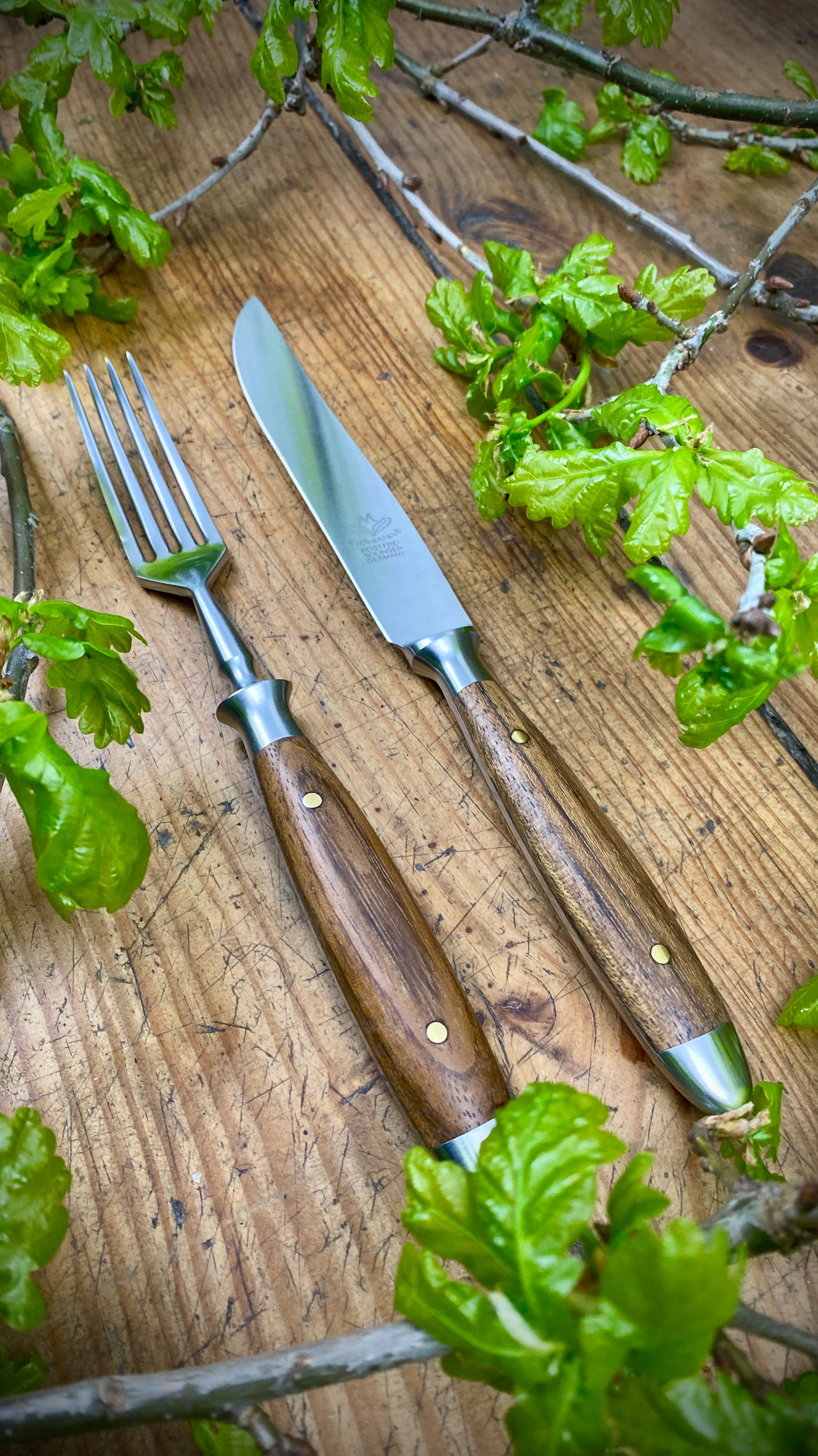 Oak leaf steak cutlery with real dark oak