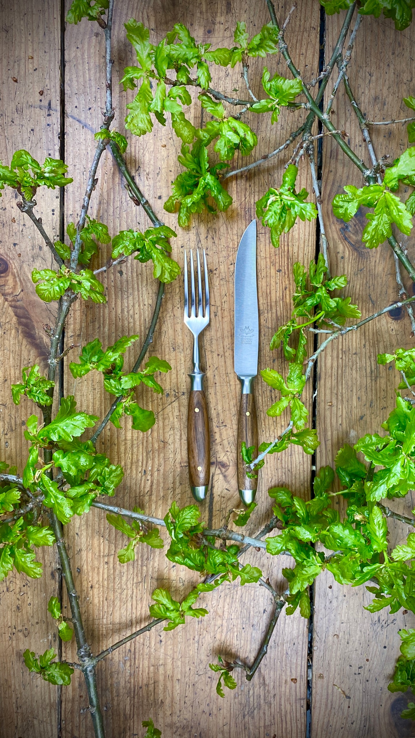 Oak leaf steak cutlery with real dark oak