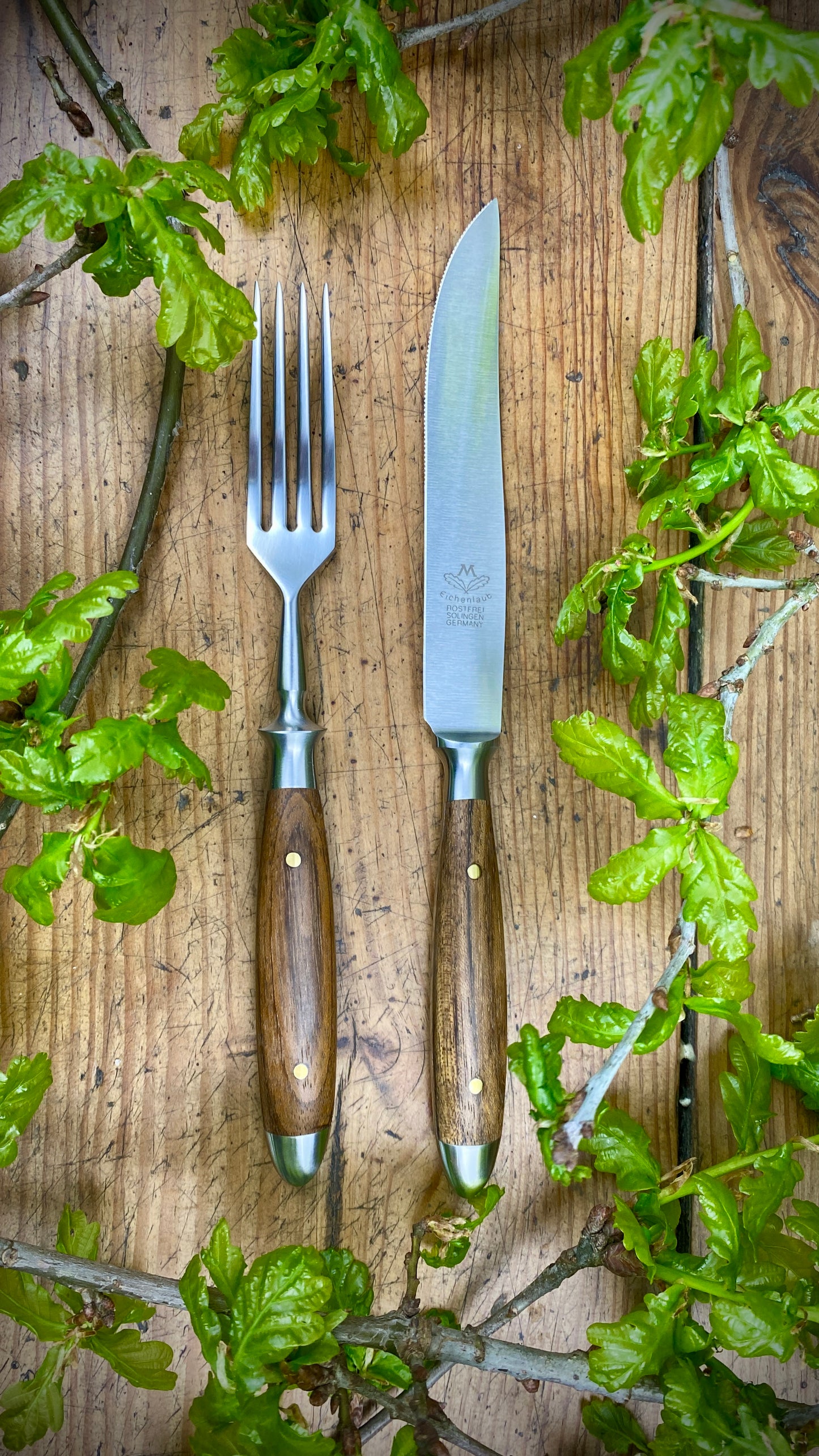Oak leaf steak cutlery with real dark oak