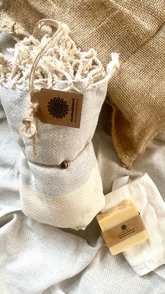 Bag with soap and beach towel, sauna towel, hand towel, bath towel (100x180cm)