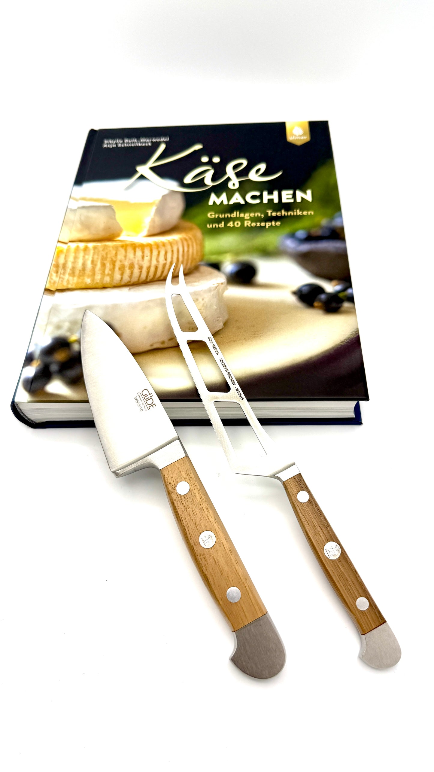 Geschenkset „Käse & Kulinarik“ – Buch „Käse machen“ & Geschenk-Box Hart-/Weichkäseset