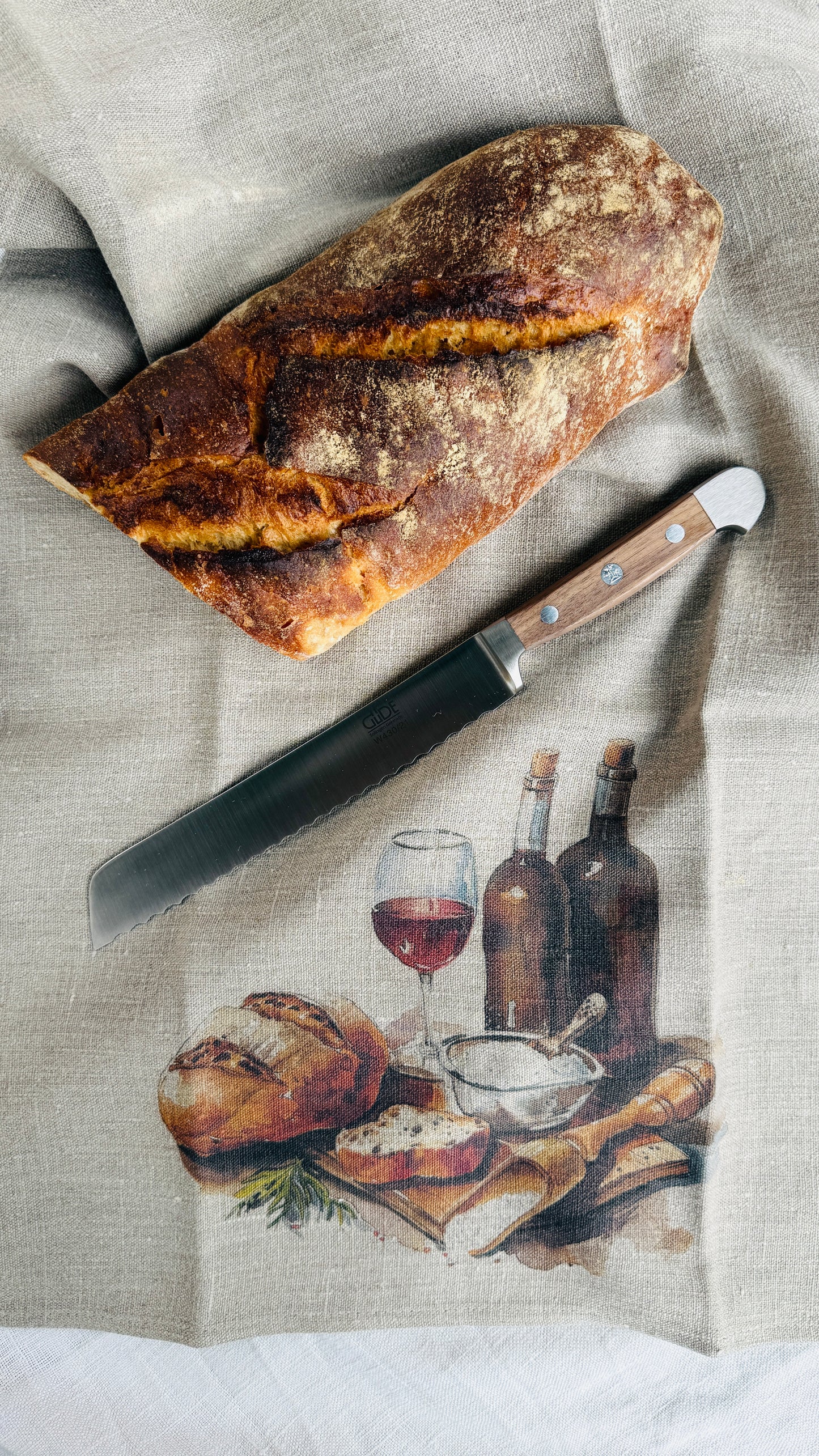 Geschenkset Leinentuch Wein & Brot mit Güde Brotmesser klein (ca. 21cm)