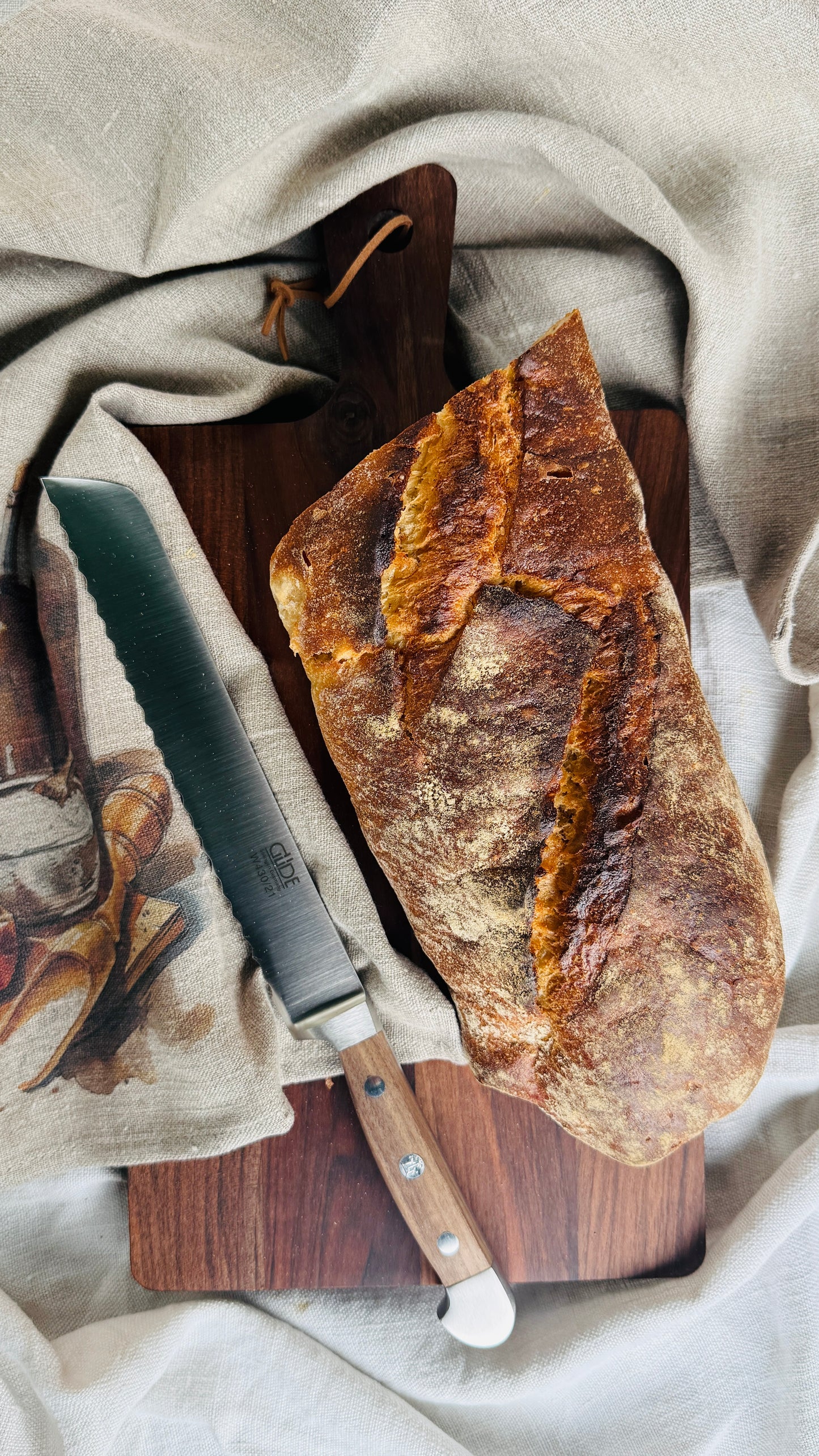 Geschenkset Güde Brotmesser, großes Brett Wallnuss & Leinentuch "Bread & Wine"