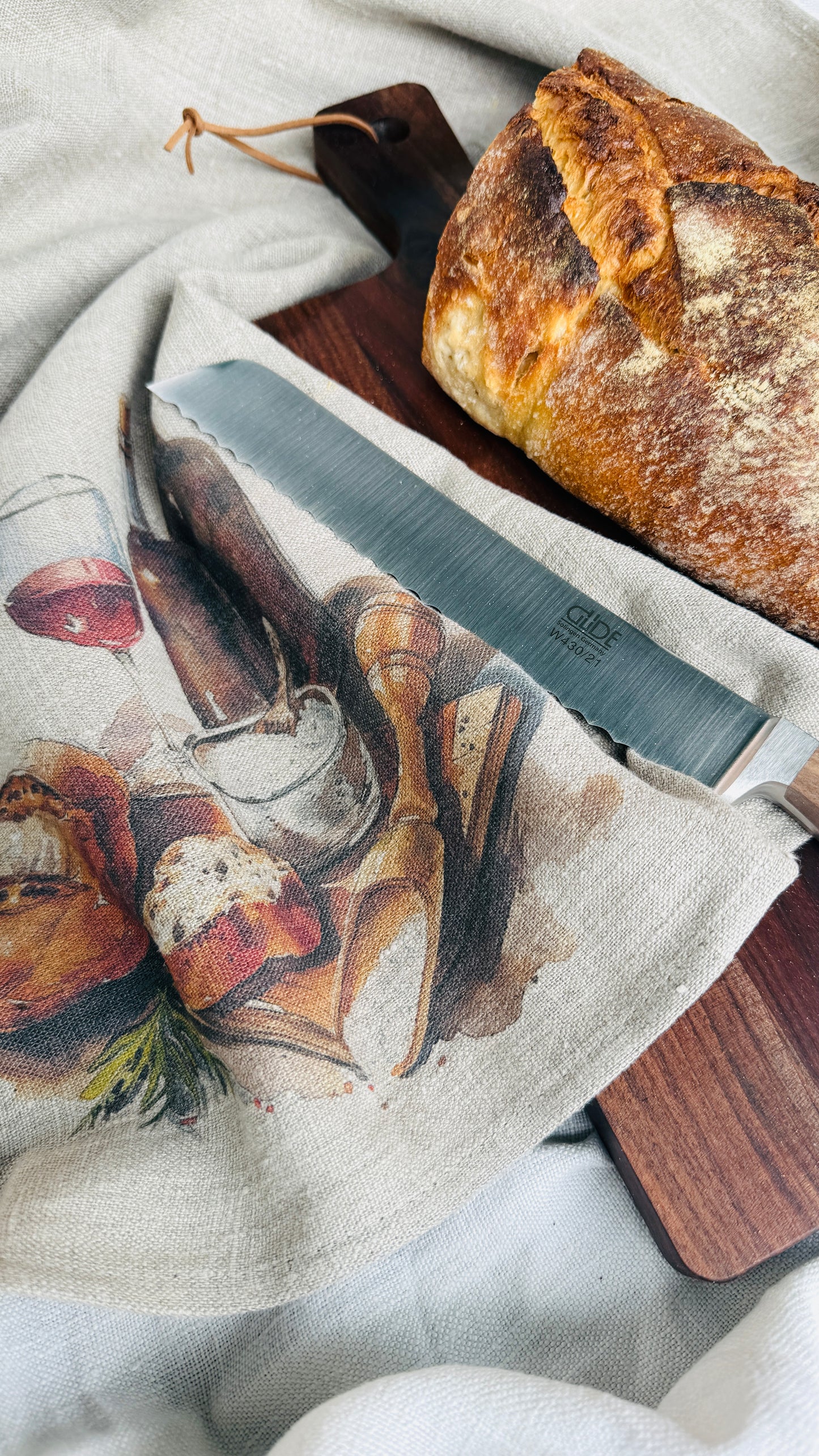 Geschenkset Güde Brotmesser, großes Brett Wallnuss & Leinentuch "Bread & Wine"