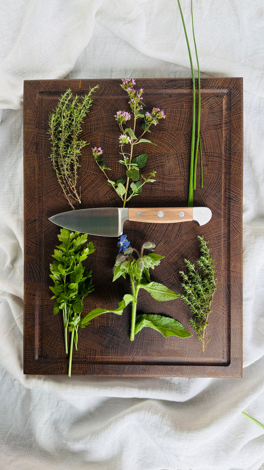 Güde hard cheese knife & serving board made of solid oak
