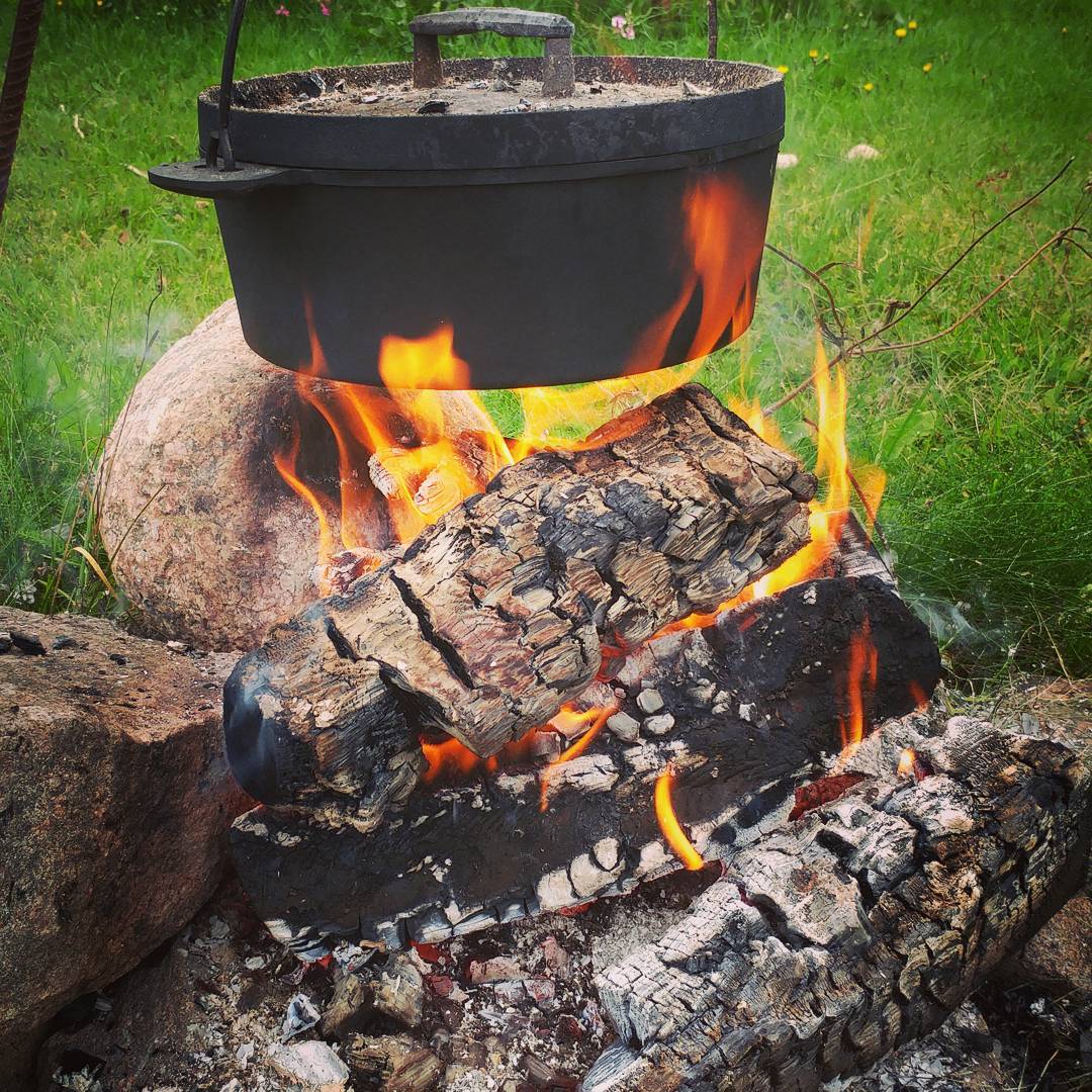 Fältugn Dutch Oven Feuertopf aus Gusseisen, 5,5 L - Skeppshult