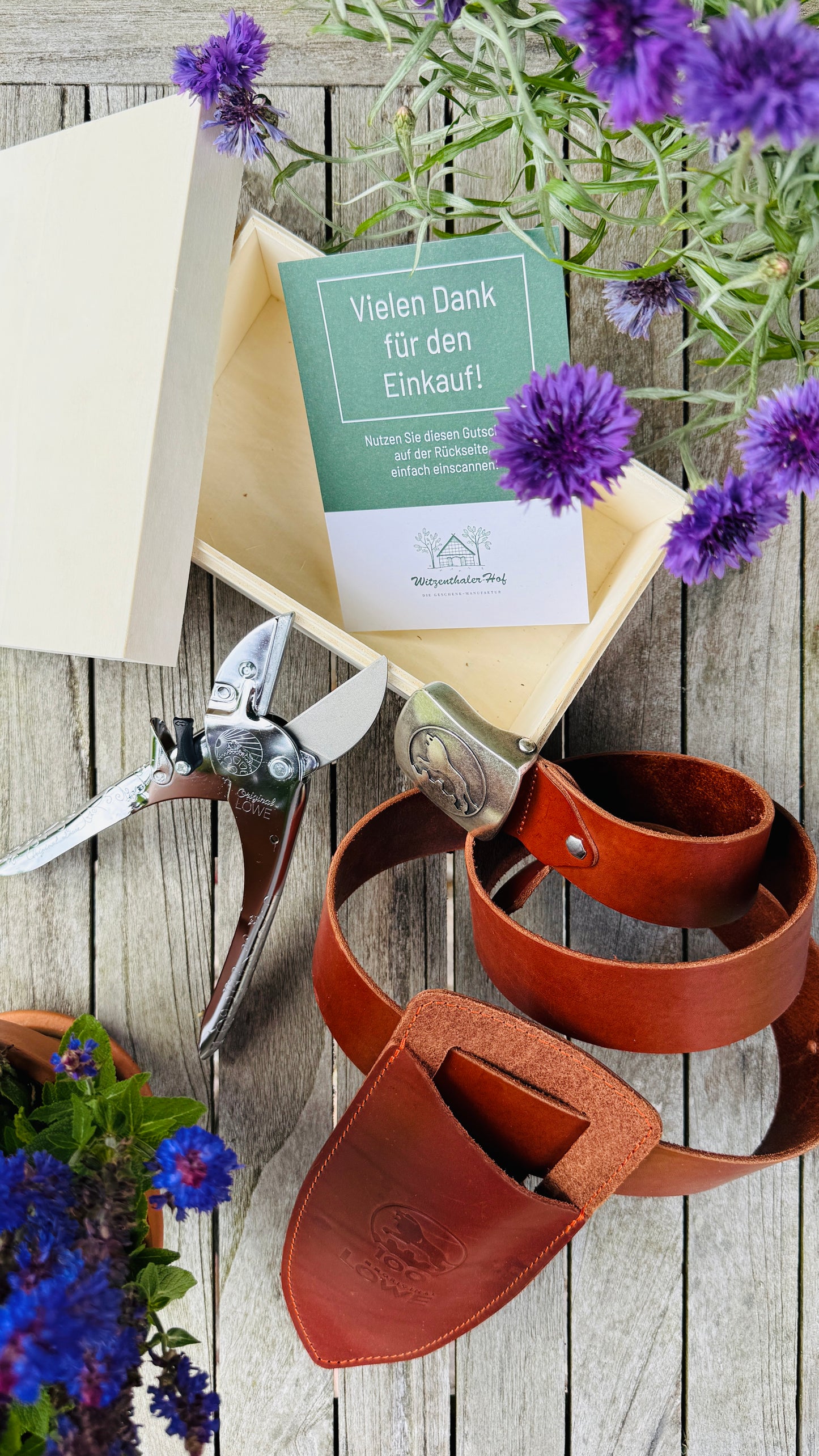 Geschenkset für ihn - Original Löwe 1.100 Amboss-Schere mit Lederholster, Universal-Ledergürtel und Holzbox