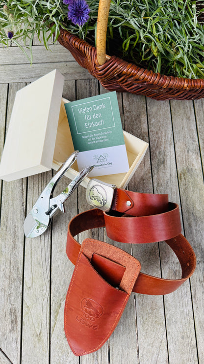 Geschenkset für ihn - Original Löwe 1.100 Amboss-Schere mit Lederholster, Universal-Ledergürtel und Holzbox
