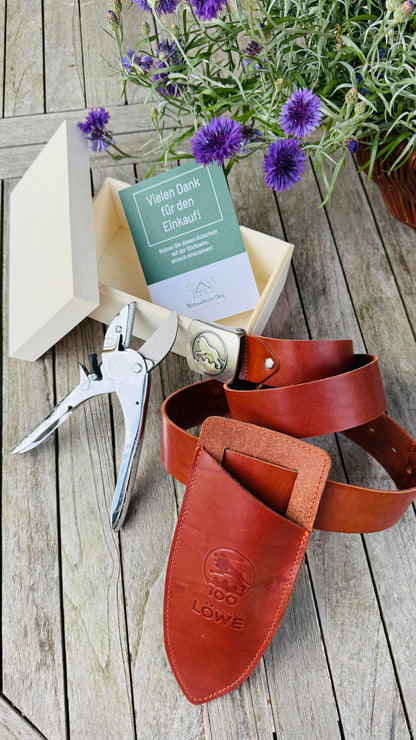 Geschenkset für ihn - Original Löwe 1.100 Amboss-Schere mit Lederholster, Universal-Ledergürtel und Holzbox