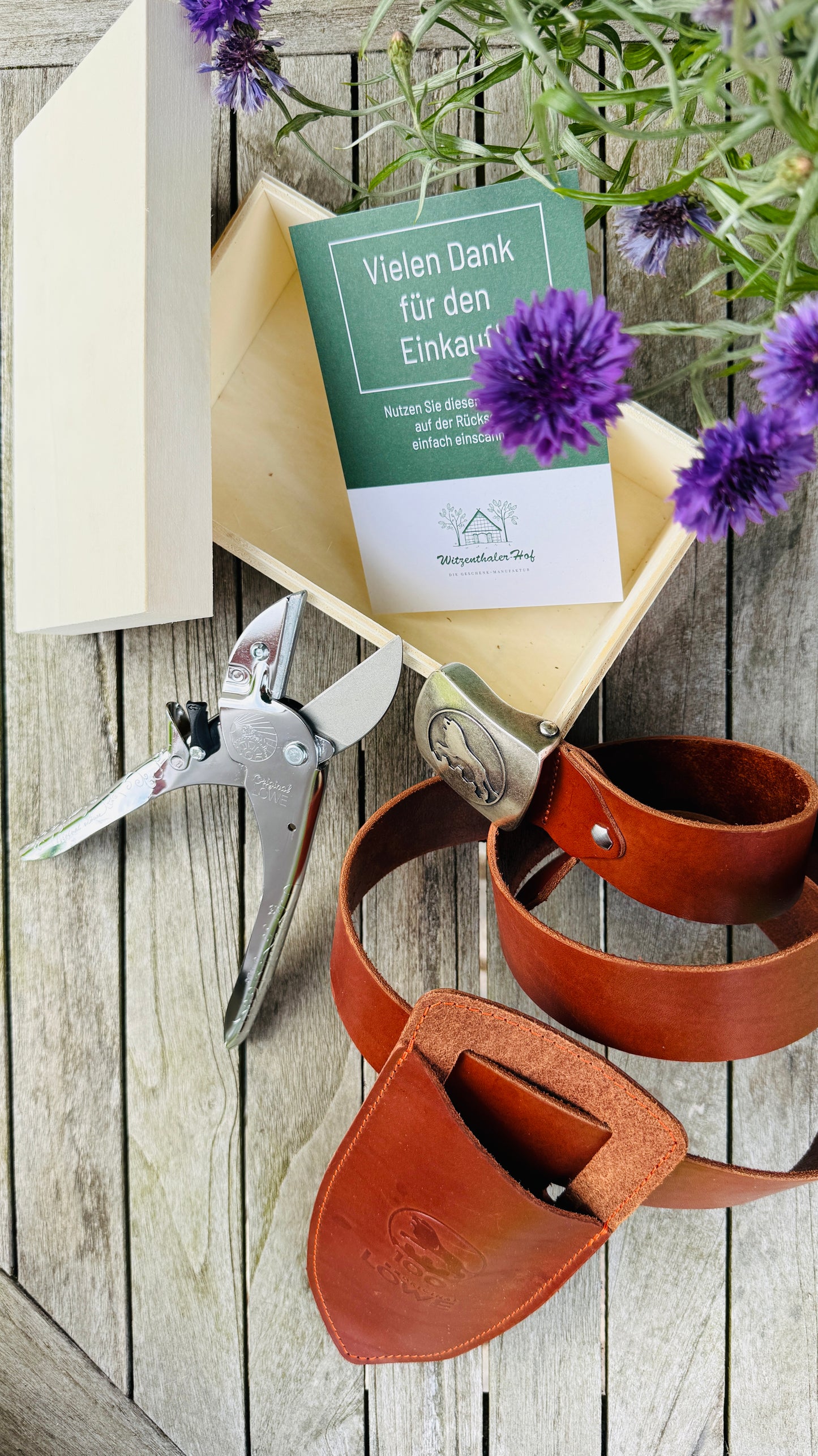 Geschenkset für ihn - Original Löwe 1.100 Amboss-Schere mit Lederholster, Universal-Ledergürtel und Holzbox