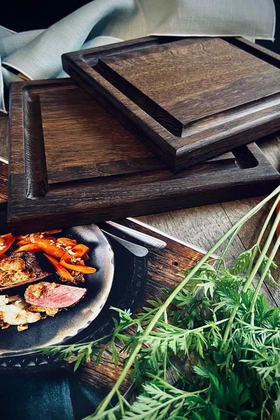 Steakbrett 2er Set aus massiver Eiche in dunkel oder natur mit Saftrille