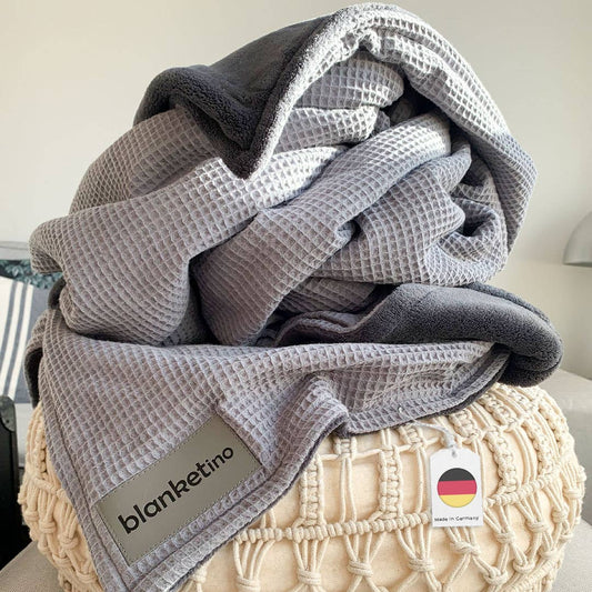 Kuscheldecke „Vollkommen“ Grau · Stahlgrau - 145 x 210 cm