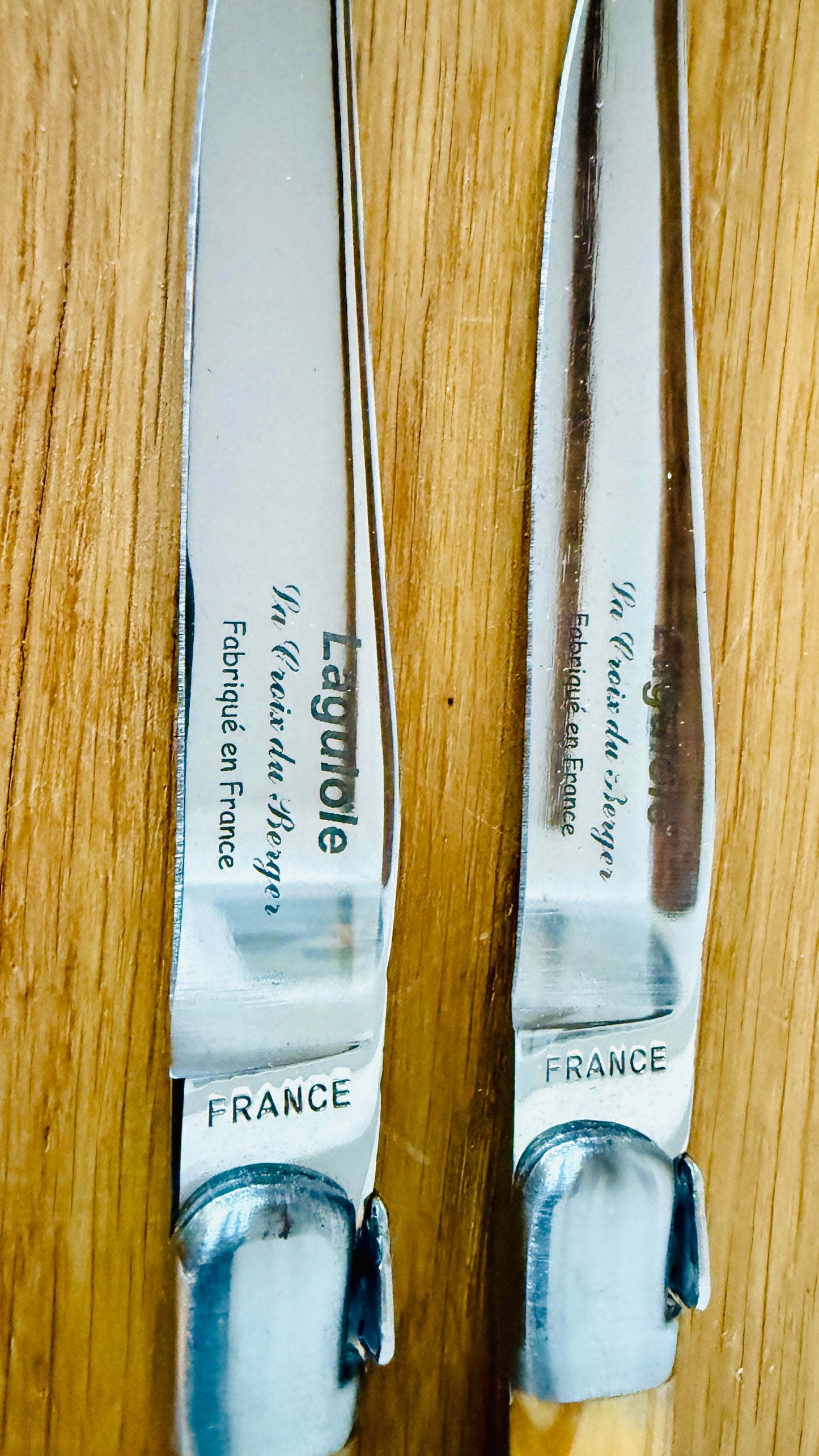 Laguiole Steakmesser 2er - Set aus Eichenholz
