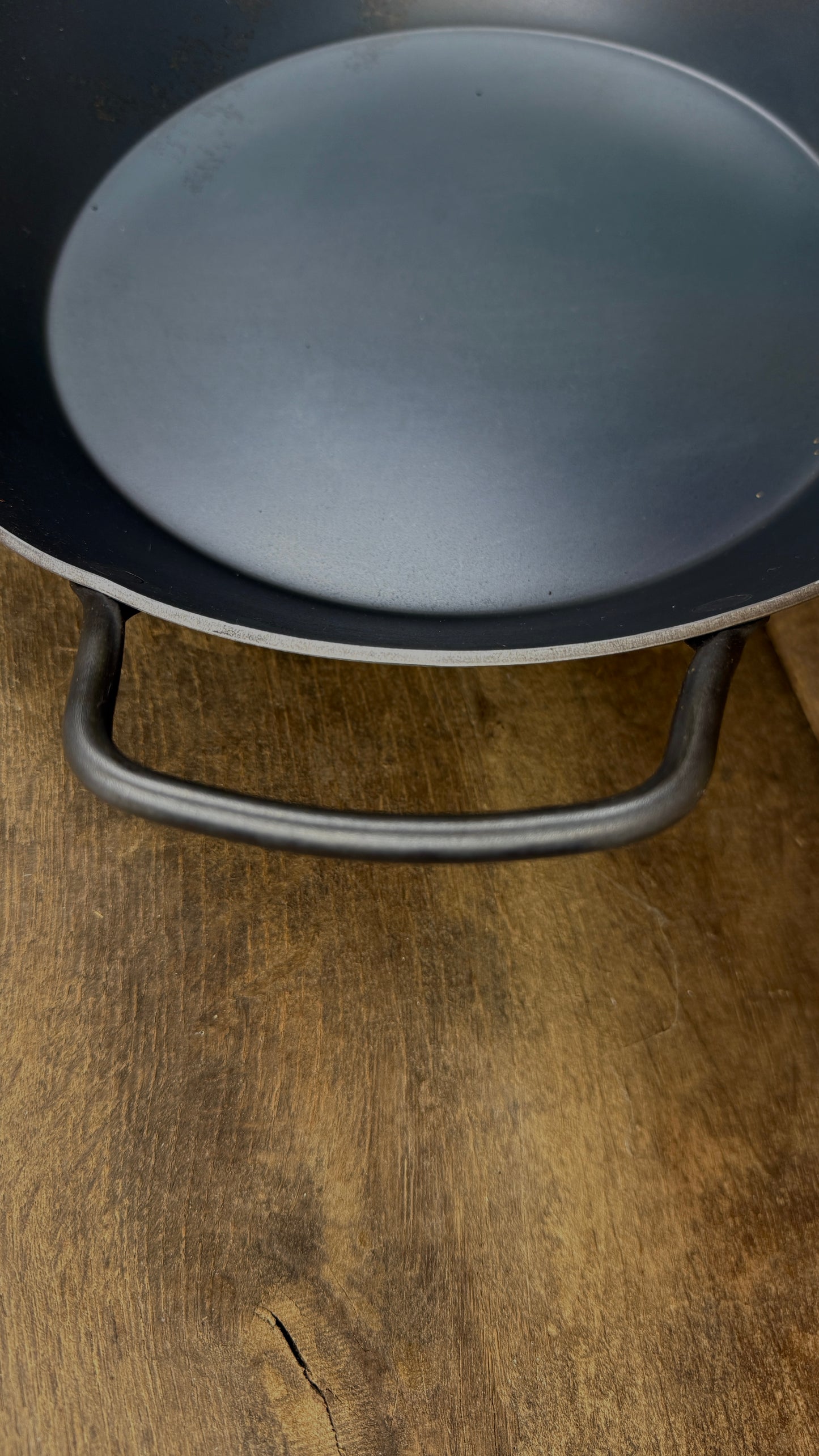 Pfanne mit geschmiedetem Hakenstiel und Gegengriff