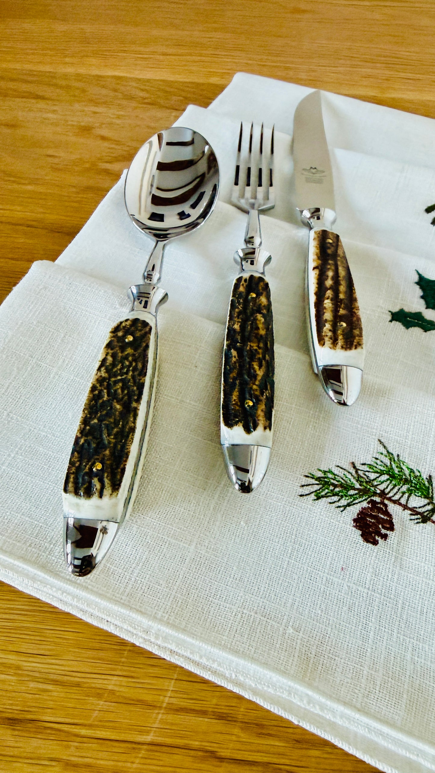 Oak leaves - dinner knife with stag horn handle