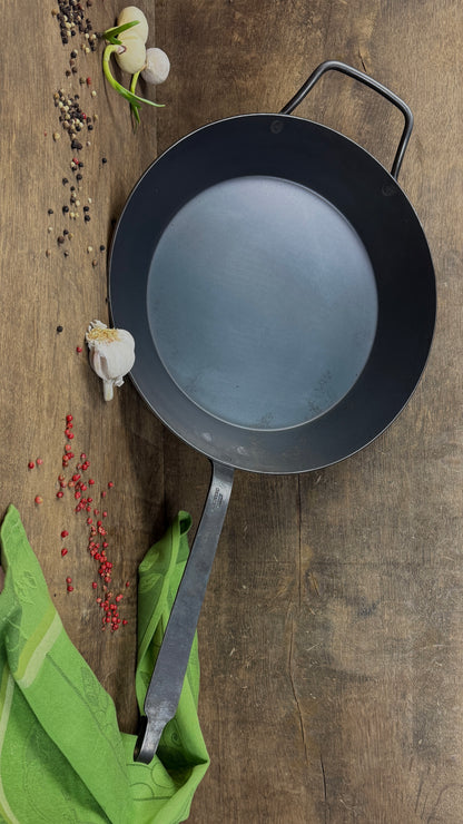 Pfanne mit geschmiedetem Hakenstiel und Gegengriff