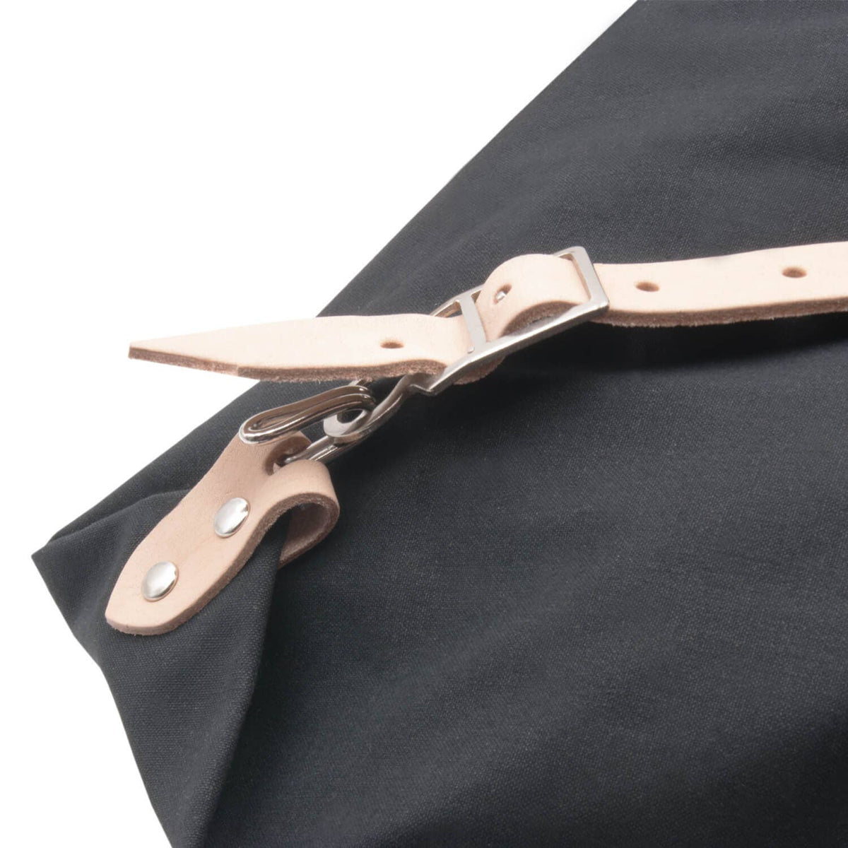 Jagdrucksack aus Stoff mit Echtlederriemen