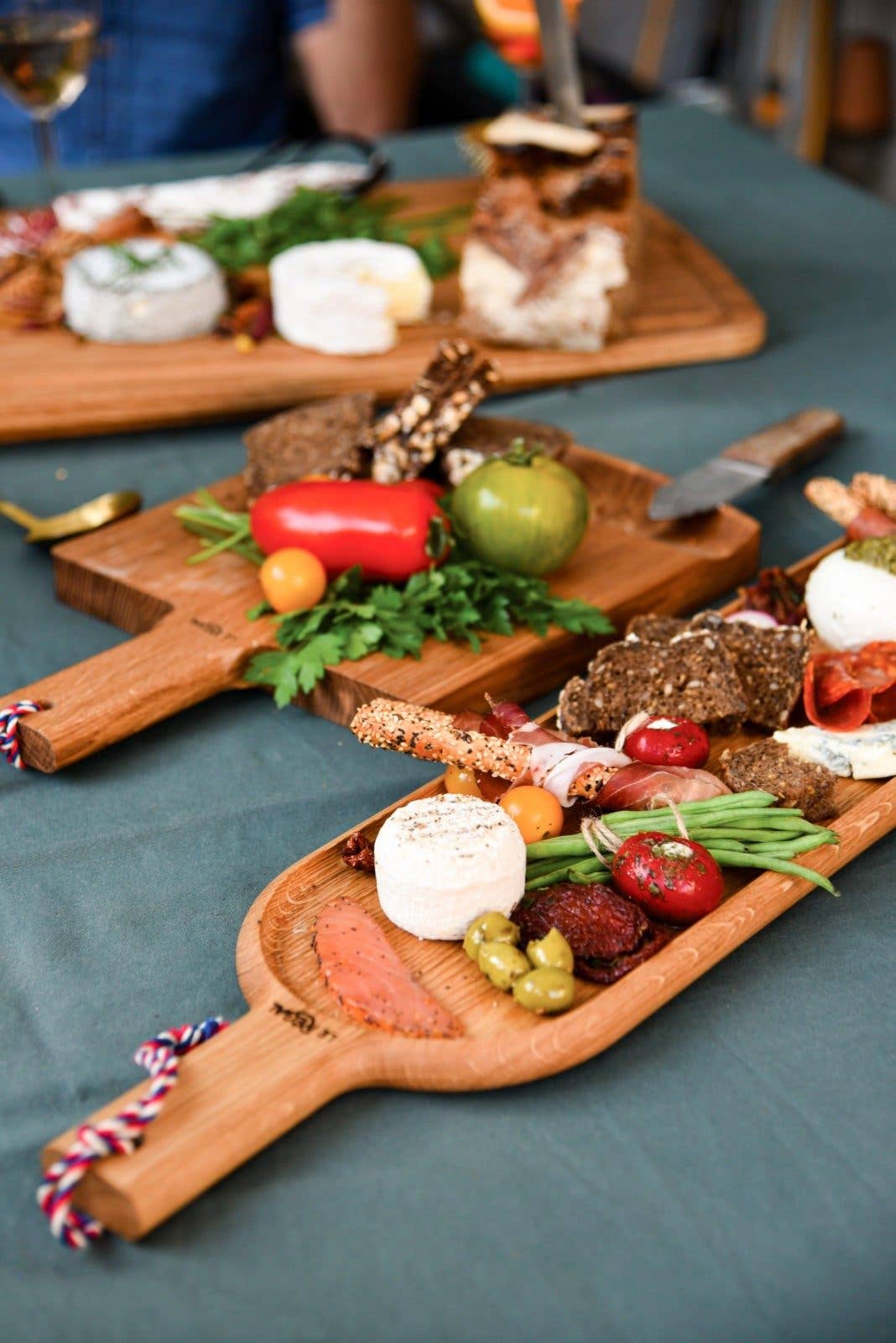 Langes Eichenbrett - große Aperitifplatte aus Eichenholz