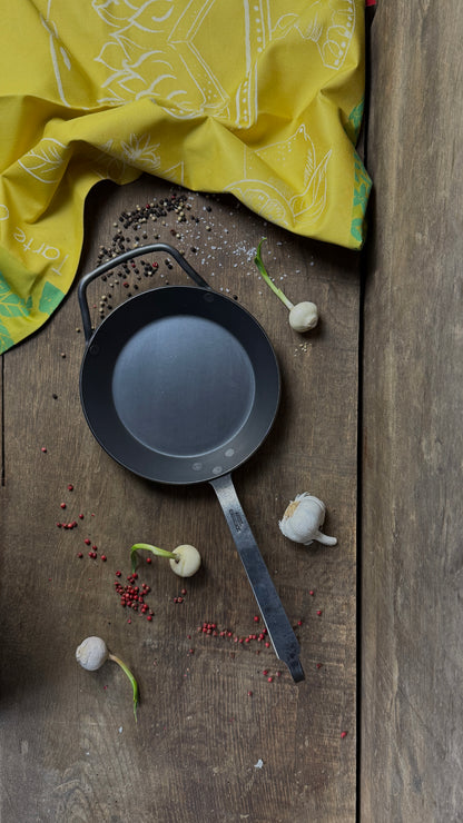 Iron pan with hand-forged iron handle and counter handle base 15 cm
