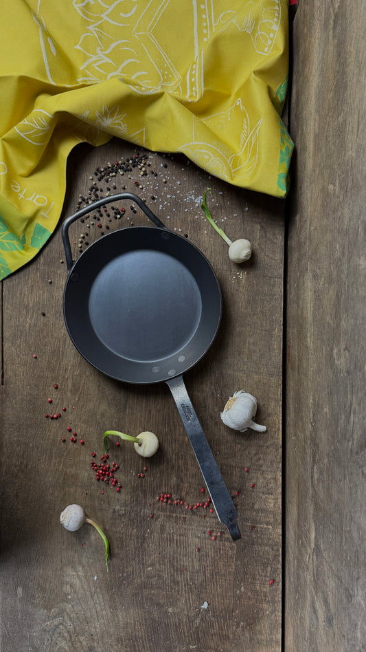 Eisenpfanne Boden 15 cm mit handgeschmiedeten Eisenstiel und Gegengriff