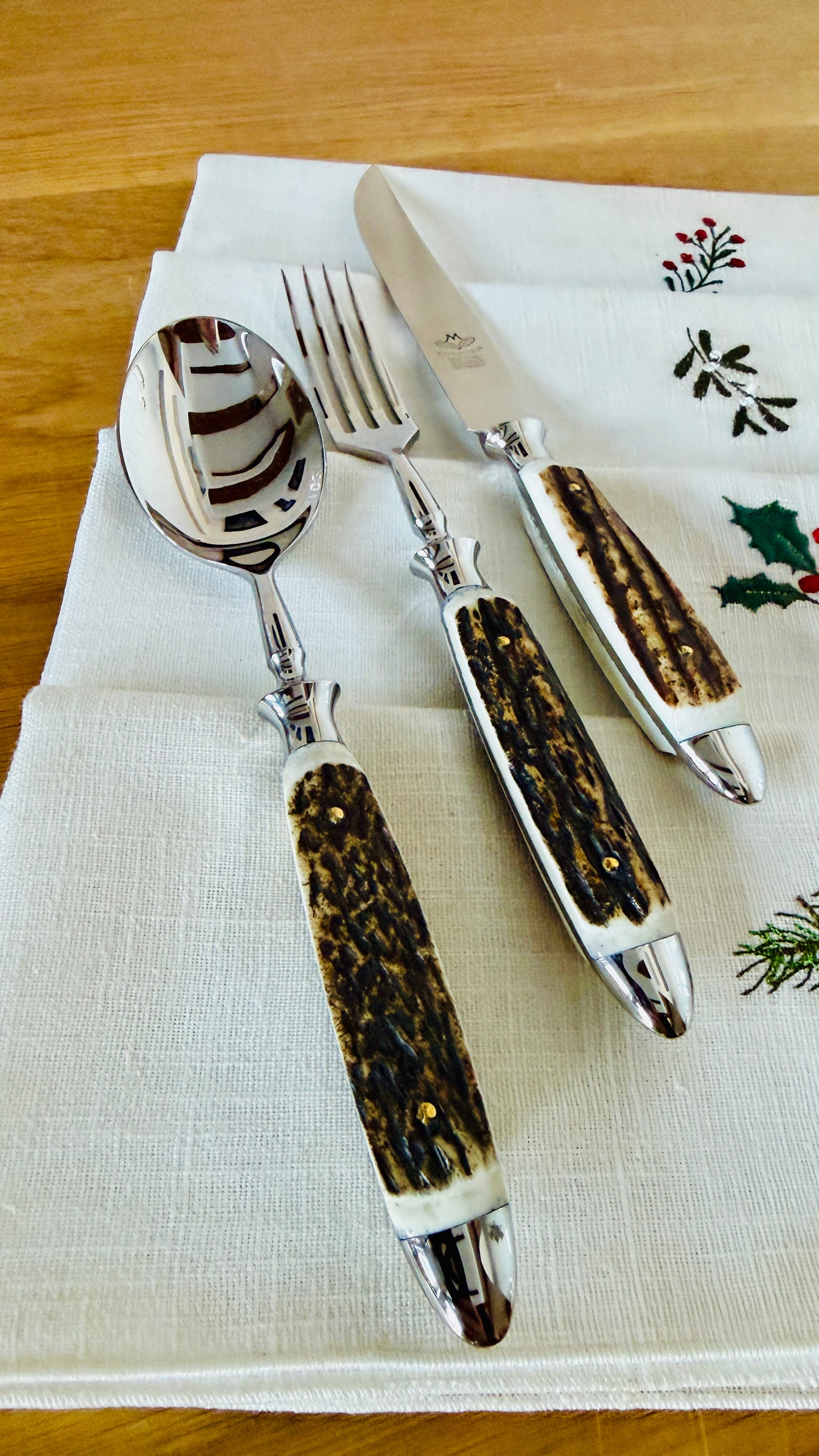 Oak leaves - dinner knife with stag horn handle