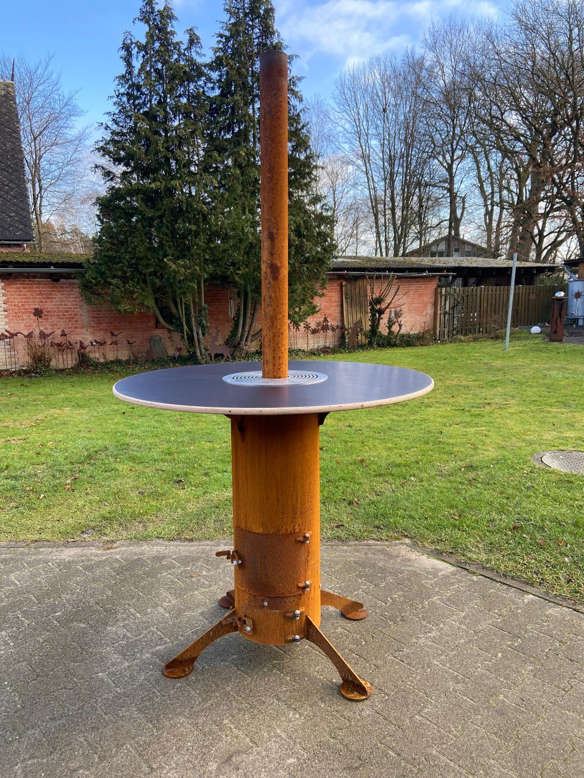 Beheizbarer Outdoor Stehtisch von Metallgut
