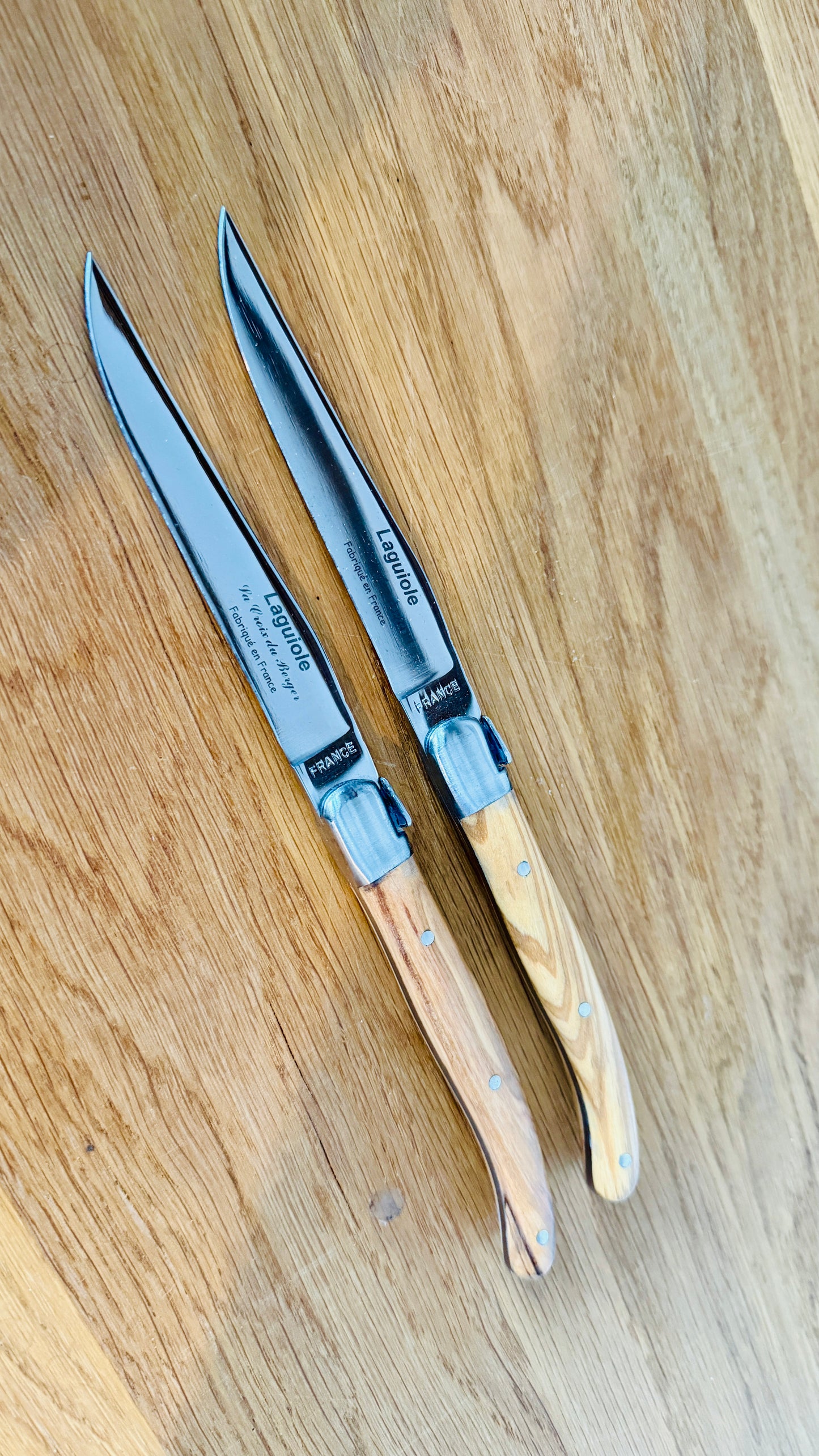 Laguiole Steakmesser 2er - Set aus Eichenholz