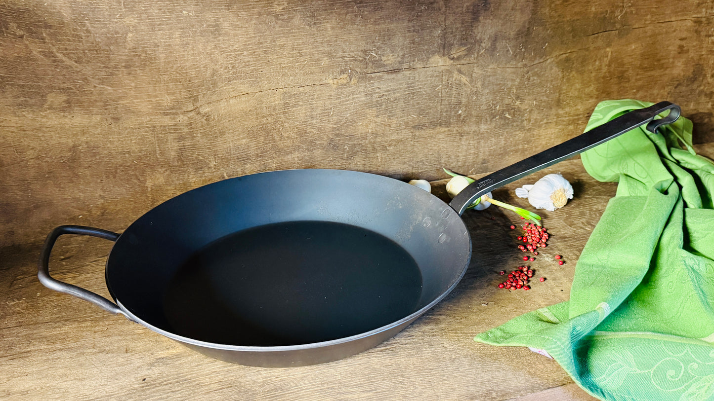 Pfanne mit geschmiedetem Hakenstiel und Gegengriff