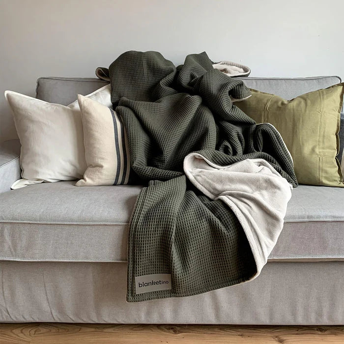 Blanketino Kuscheldecke "Vollkommen" Waldgrün · Sandweiß XL · 210x145