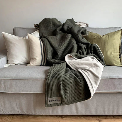 Blanketino Kuscheldecke "Vollkommen" Waldgrün · Sandweiß XL · 210x145